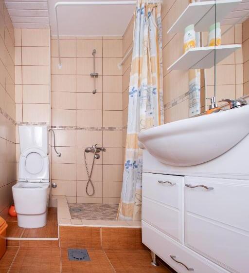 اتاق استاندارد چهارنفره با بالکن, Villa Shu