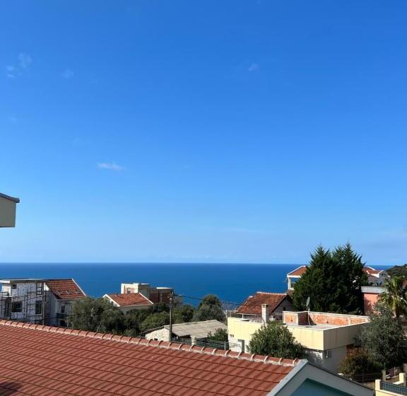 سوئیت با بالکن, Villa Shu