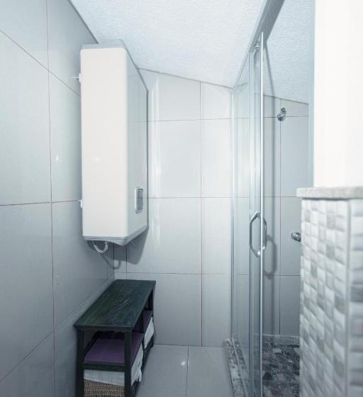 سوئیت با بالکن, Villa Shu