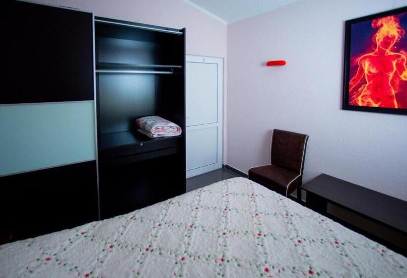 سوئیت با بالکن, Villa Shu