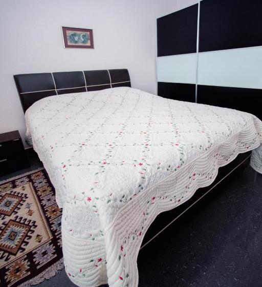 سوئیت با بالکن, Villa Shu