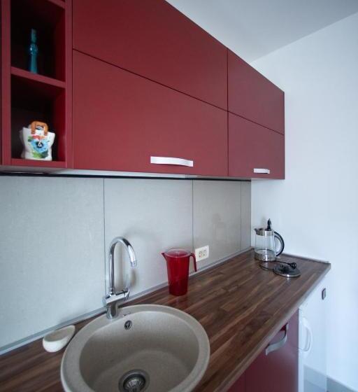 اتاق استاندارد چهارنفره با بالکن, Villa Shu