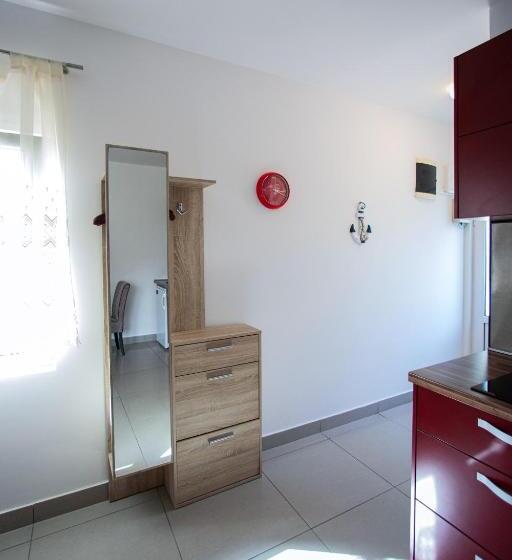 اتاق استاندارد چهارنفره با بالکن, Villa Shu