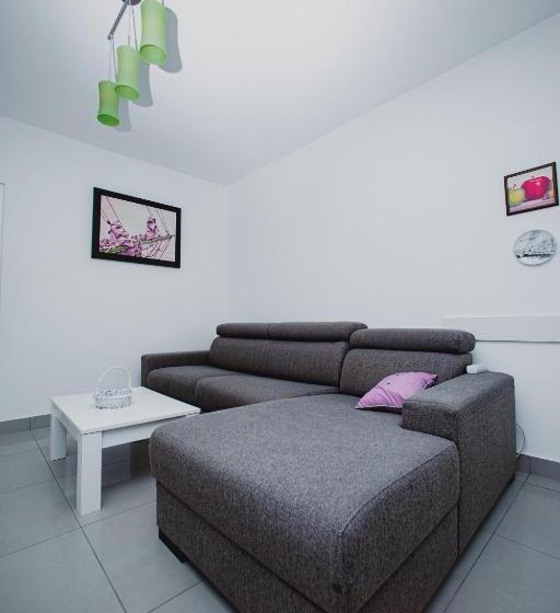 اتاق استاندارد چهارنفره با بالکن, Villa Shu