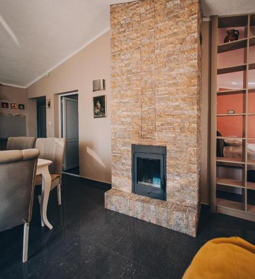 سوئیت با بالکن, Villa Shu