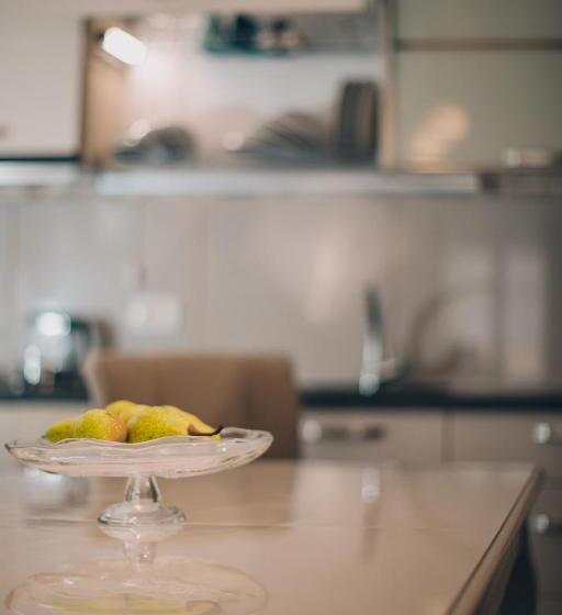 سوئیت با بالکن, Villa Shu