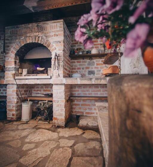 سوئیت با بالکن, Villa Shu