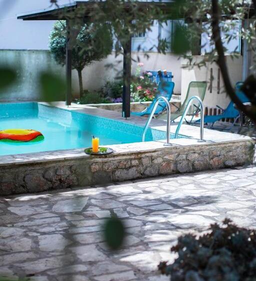 سوئیت با بالکن, Villa Shu