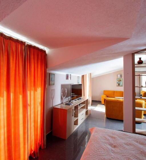 سوئیت با بالکن, Villa Shu