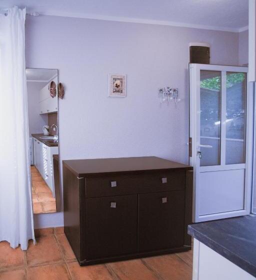 اتاق سوپریور چهار تخته, Villa Shu