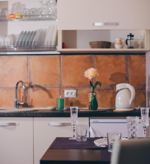 اتاق سوپریور چهار تخته, Villa Shu