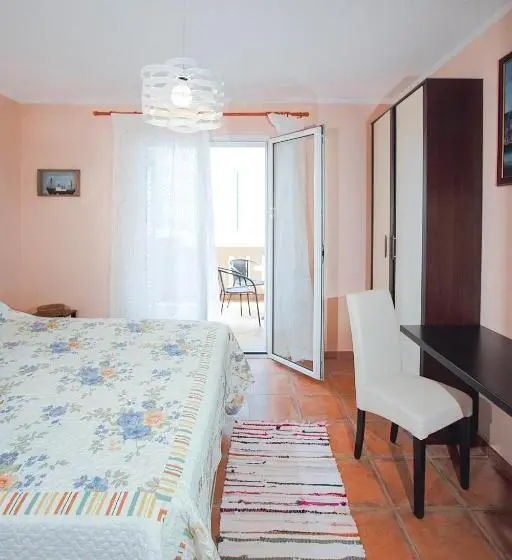 اتاق سوپریور چهار تخته, Villa Shu