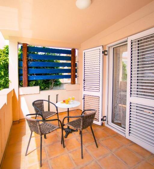 اتاق سوپریور چهار تخته, Villa Shu