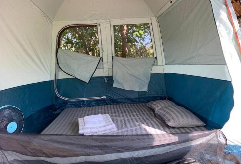 كوخ قياسي, Maloop Cafe Bungalow