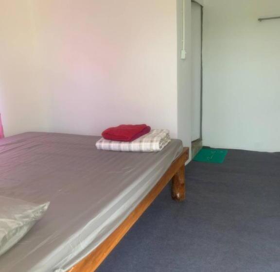 بنجلو قياسى, Maloop Cafe Bungalow