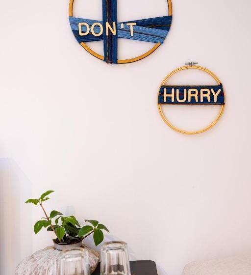 חדר סטנדרט, In Longfield Town