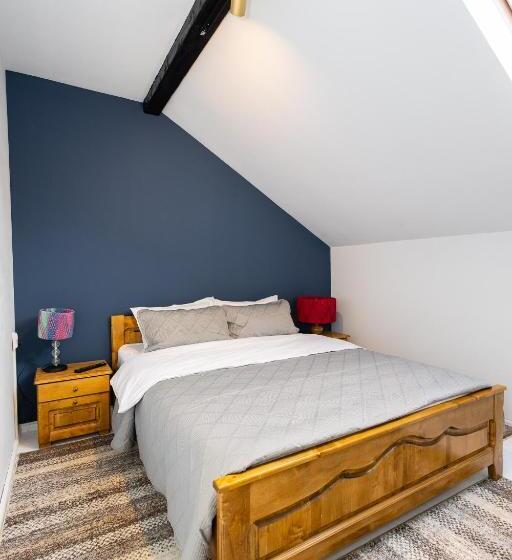 חדר סטנדרט, In Longfield Town