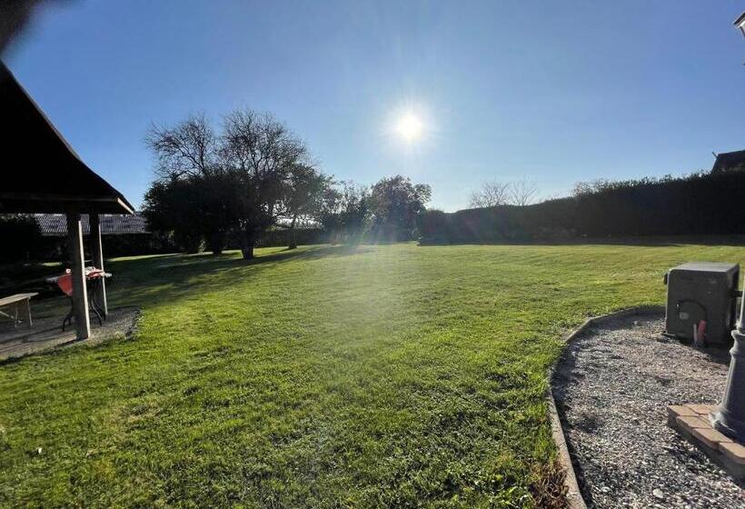 غرفة قياسية مطلّة علي حمام السباحة, La Villa Du Fresneaux