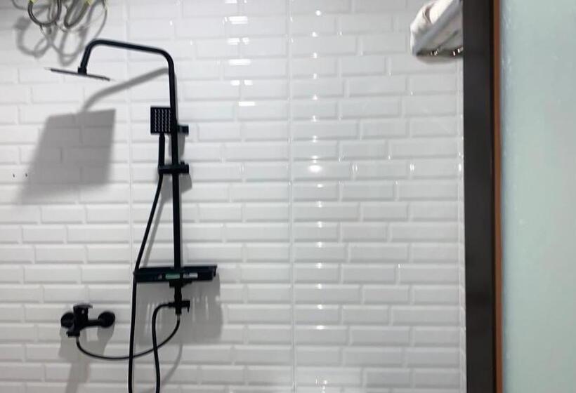 Номер Deluxe, Tekmira