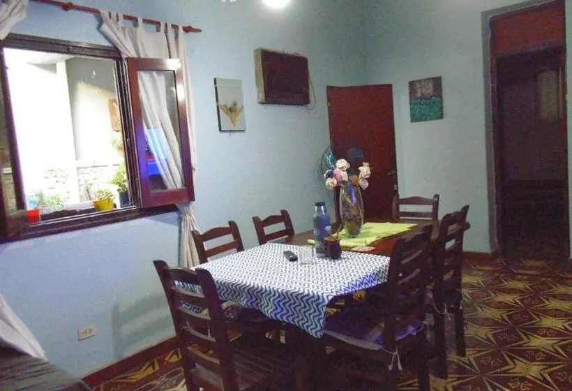 اتاق استاندارد با چشم‌انداز باغ, Albergue Casa Elena