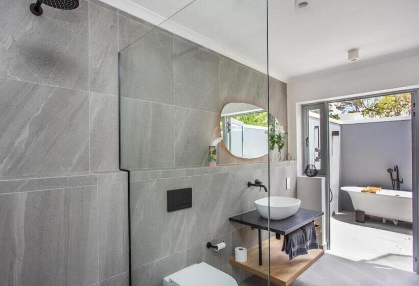 جناح ديلوكس, Bluemari S Retreat