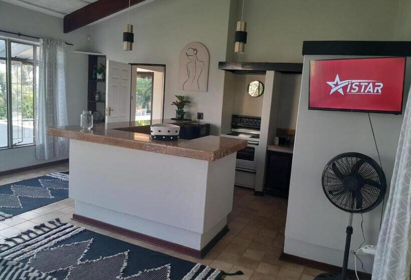 استوديو إدارى, Dam House Lodge