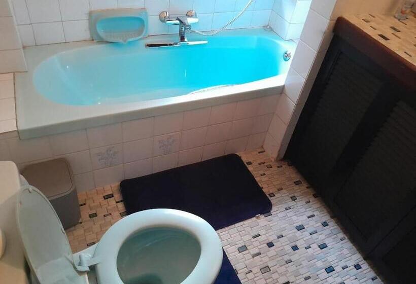 Семейный Номер, Dam House Lodge