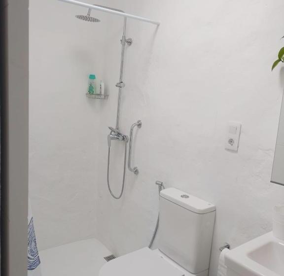 غرفة قياسية, Love Story