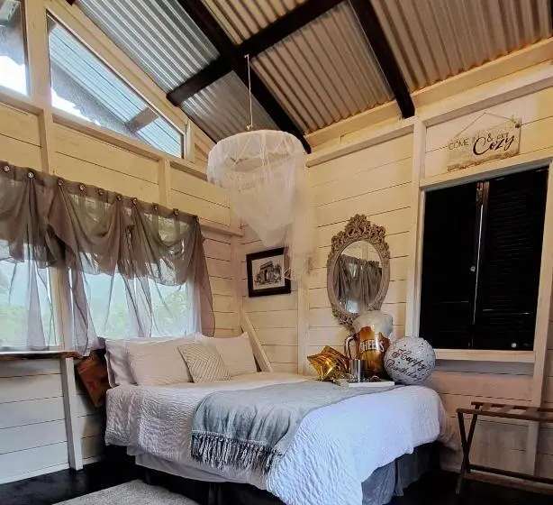 اتاق استاندارد با چشم‌انداز باغ, Silk Cotton Cottages