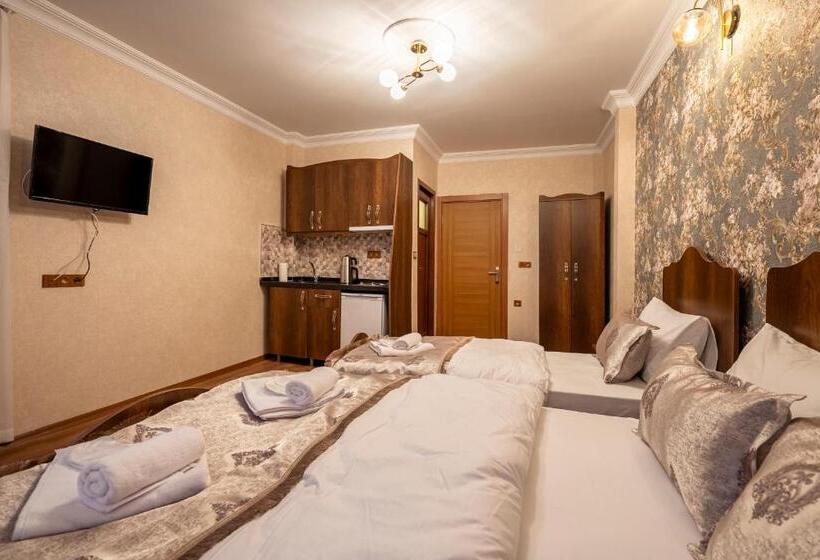 Quarto Triplo Estandar com Sacada, Harbor House