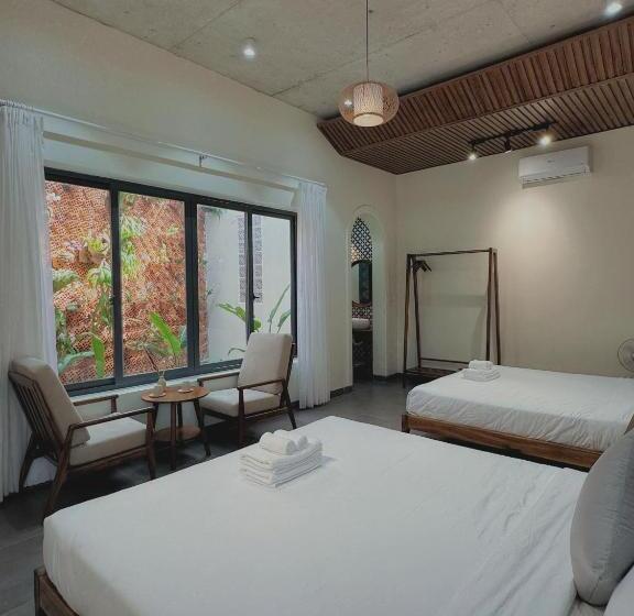 اتاق لوکس با چشم‌انداز دریا, Barland Villa