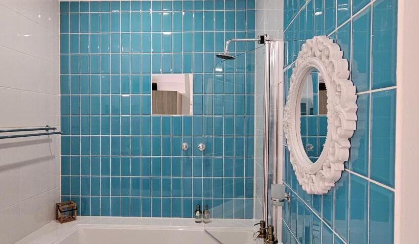 استودیوی استاندارد, Grazia Overnight Accommodation