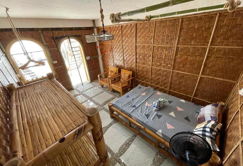 Deluxe Rum Havsutsikt, Voodoo House