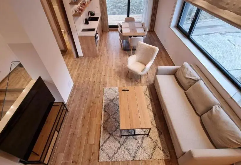 バルコニー付２ベッドルームアパートメント, Chalets Hrabovo