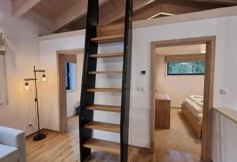 バルコニー付２ベッドルームアパートメント, Chalets Hrabovo