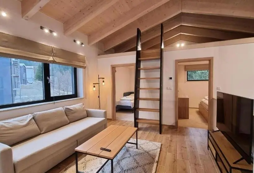 バルコニー付２ベッドルームアパートメント, Chalets Hrabovo