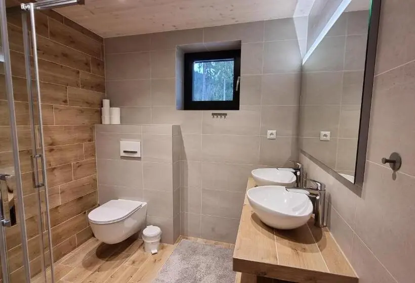 バルコニー付２ベッドルームアパートメント, Chalets Hrabovo