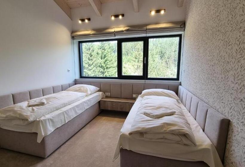 Апартаменты 4 Спальни, Chalets Hrabovo