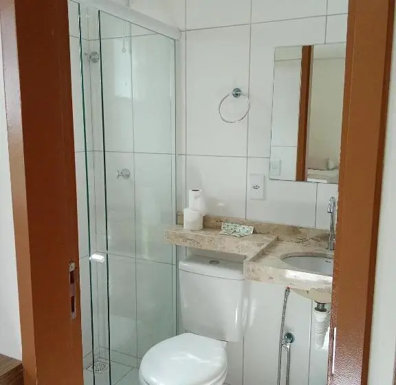 Standard Kolmen Hengen Huone, Carvalho