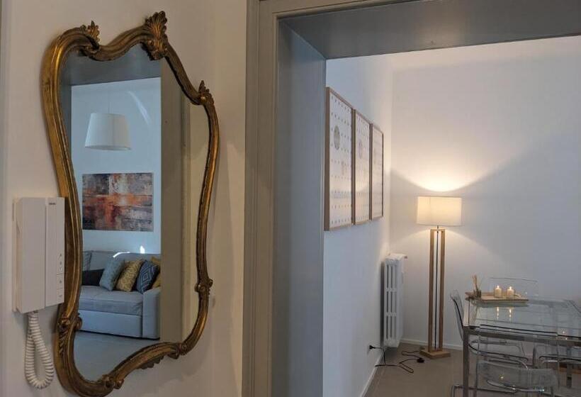 آپارتمان 1 خوابه, Art Around In Monti House