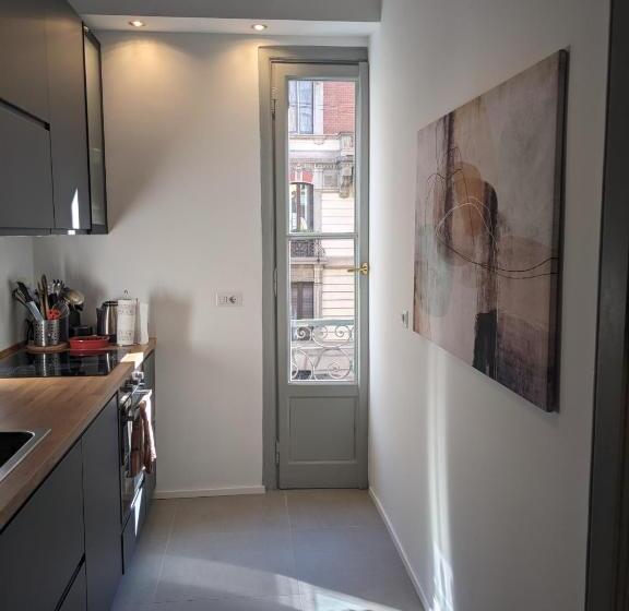 آپارتمان 1 خوابه, Art Around In Monti House