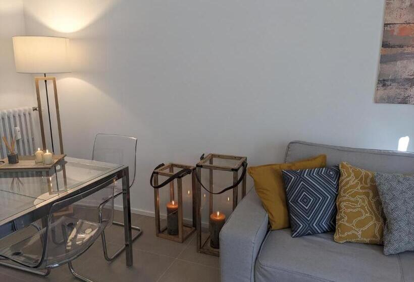 آپارتمان 1 خوابه, Art Around In Monti House