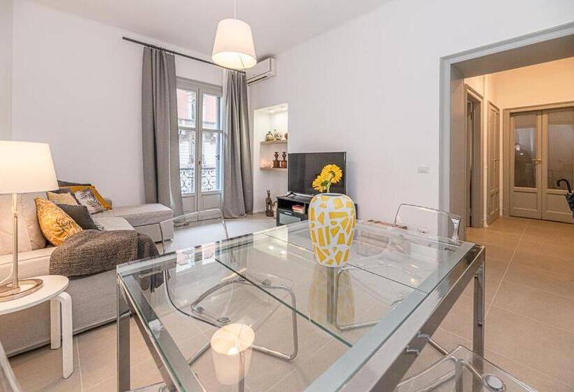 آپارتمان 1 خوابه, Art Around In Monti House