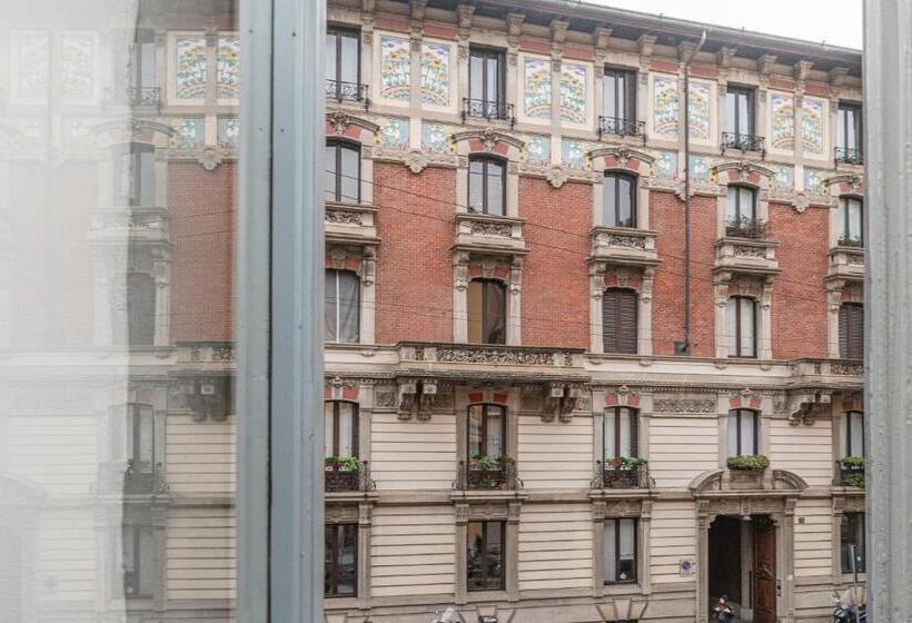 آپارتمان 1 خوابه, Art Around In Monti House