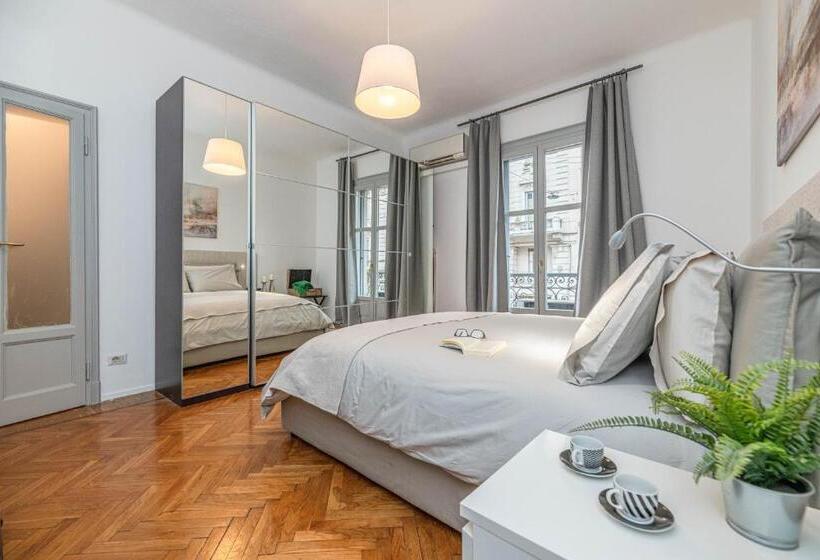 آپارتمان 1 خوابه, Art Around In Monti House