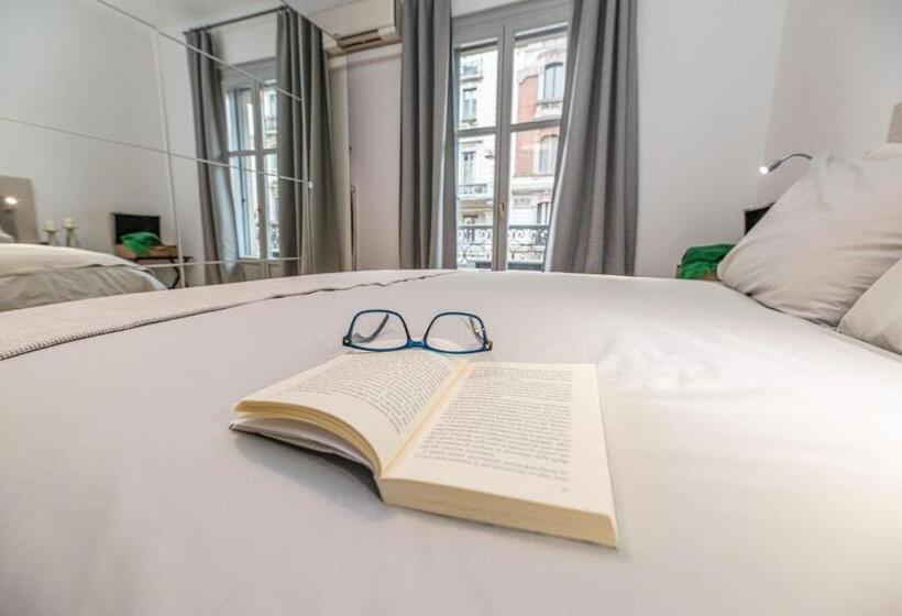 آپارتمان 1 خوابه, Art Around In Monti House