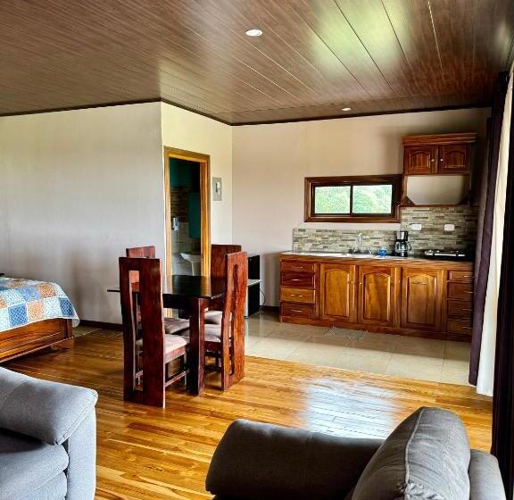 디럭스 4인 룸, Almore