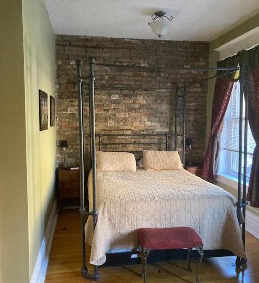 اتاق استاندارد سه نفره, Large Private Room With Queen Bed   2a