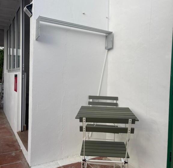 דירת חדר בקומת קרקע, Bungalow Ara