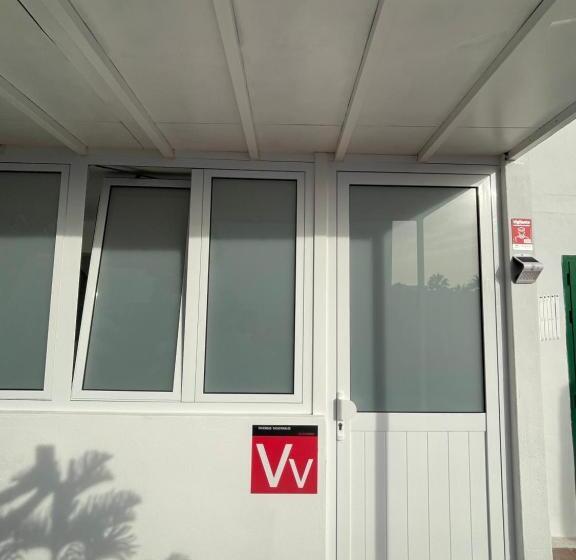 דירת חדר בקומת קרקע, Bungalow Ara